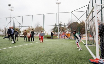 Cevher Dudayev Parkı’nda ilk penaltı Başkan Söğüt’ten