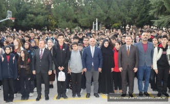 Körfez Belediye Başkanı Şener Söğüt, Oruç Reis Anadolu Lisesi'nde, Bayrak Törenine Katıldı