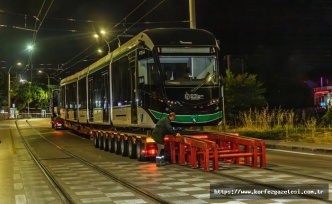 Kocaeli’de Tramvay Filosu Genişliyor: 7. Araç Raylara İndirildi