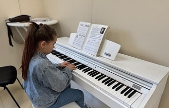 KÖRFEZ BELEDİYESİ SANAT MERKEZİ’NDE, SANATIN KALBİ ATMAYA DEVAM EDİYOR