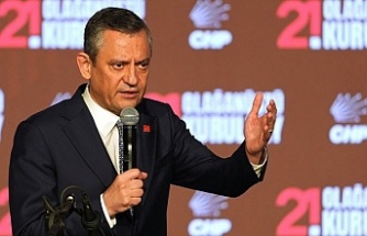 ÖZGÜR ÖZEL, KURULTAYDA YENİDEN GENEL BAŞKAN SEÇİLDİ