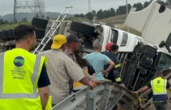 GEBZE'DE, KARPUZ YÜKLÜ,TIR DEVRİLDİ