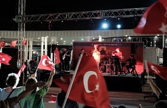 Zafer Meşalesi Milli İrade Meydanı’nda Gururla Yandı