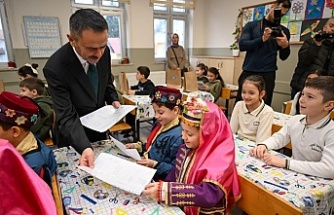 Vali Aktaş Öğrencilerin Karne Sevincine Ortak Oldu