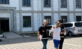 İzmit’te Uyuşturucu ve Silah Operasyonu: Ruhsatsız Akrep ve Bonzai Ele Geçirildi