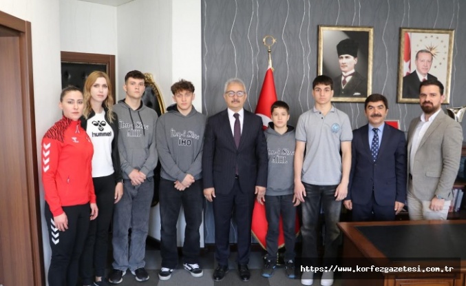 Genç sporculardan, İl Millî Eğitim Müdürü,  Ömer AKMANŞEN'e ziyaret