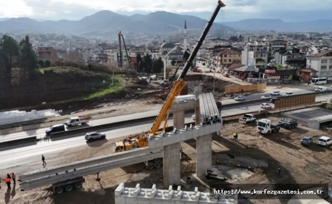 Başiskele Kavşağı Giriş Projesi’nde Köprüler Yükseliyor