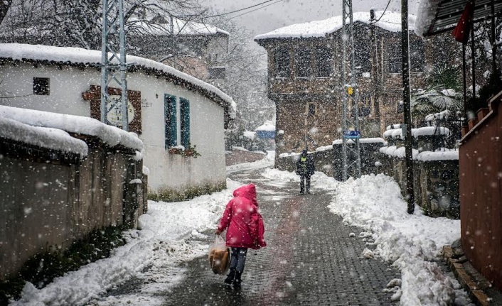 TÜRK KADININA, SEÇME VE SEÇİLME HAKKI VERİLİŞİNİN 89. YILI GÖLCÜK'TE KUTLANDI
