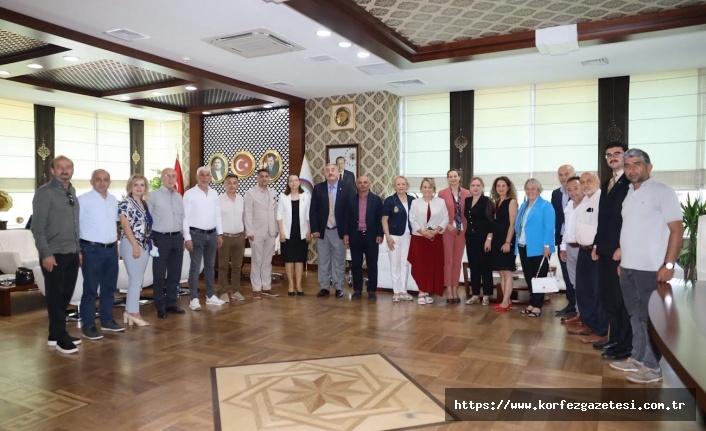 Başkan Şener Söğüt, Körfez Kent Konseyi’ni Ağırladı